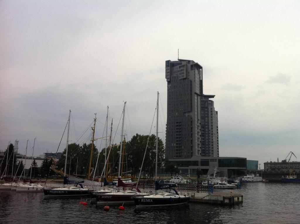 Sea Towers Apartment กดิเนีย ภายนอก รูปภาพ