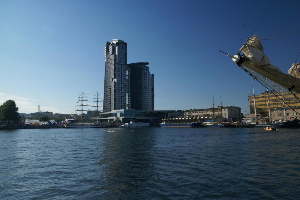 Sea Towers Apartment กดิเนีย ภายนอก รูปภาพ