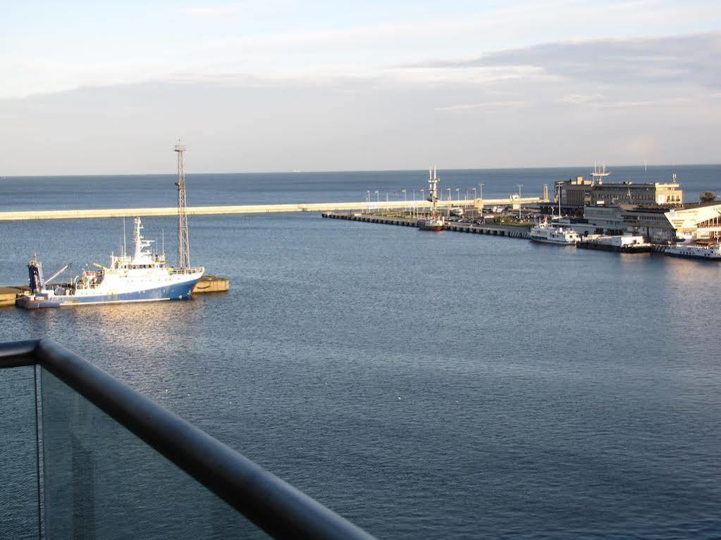 Sea Towers Apartment กดิเนีย ภายนอก รูปภาพ